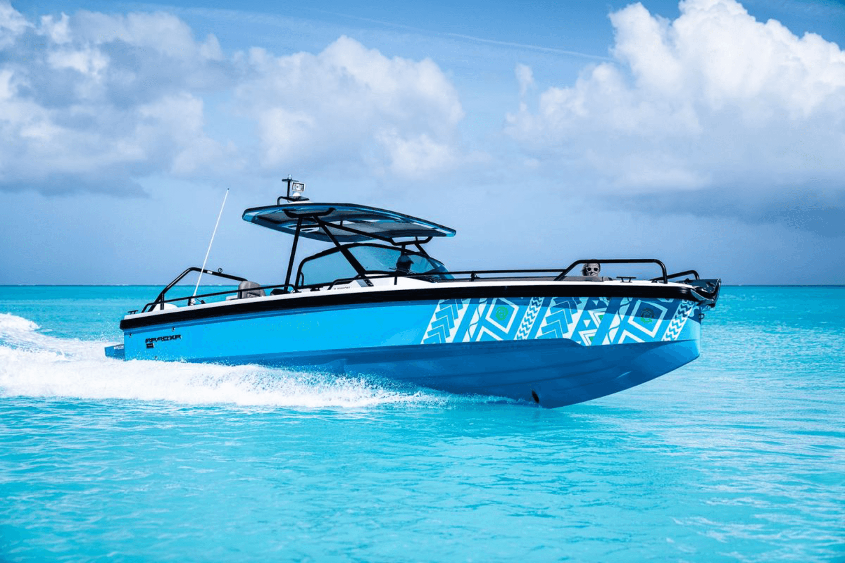28ft Luxury Boat Charter in Turks and Caicos