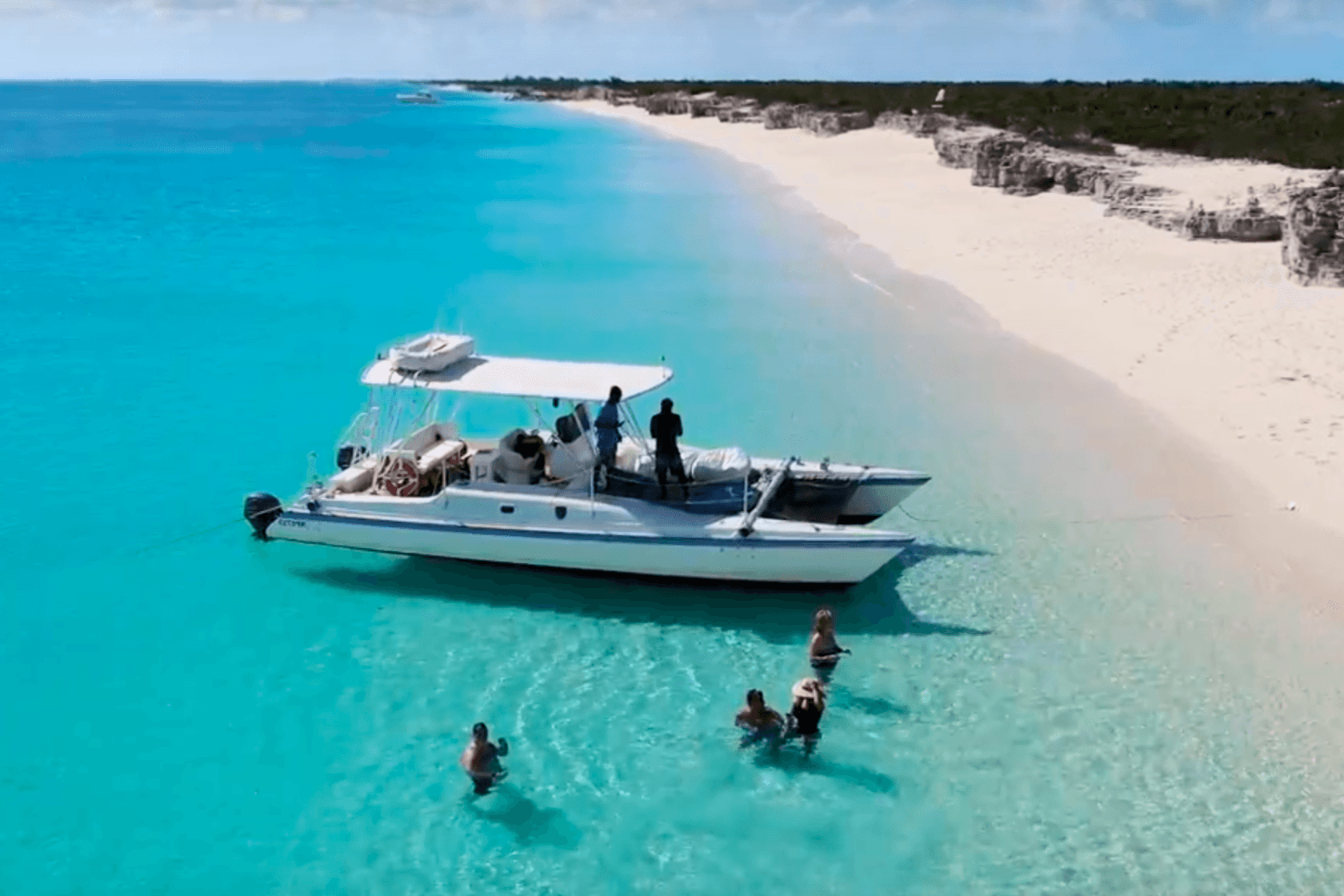 35ft Catamaran Charter in Turks and Caicos