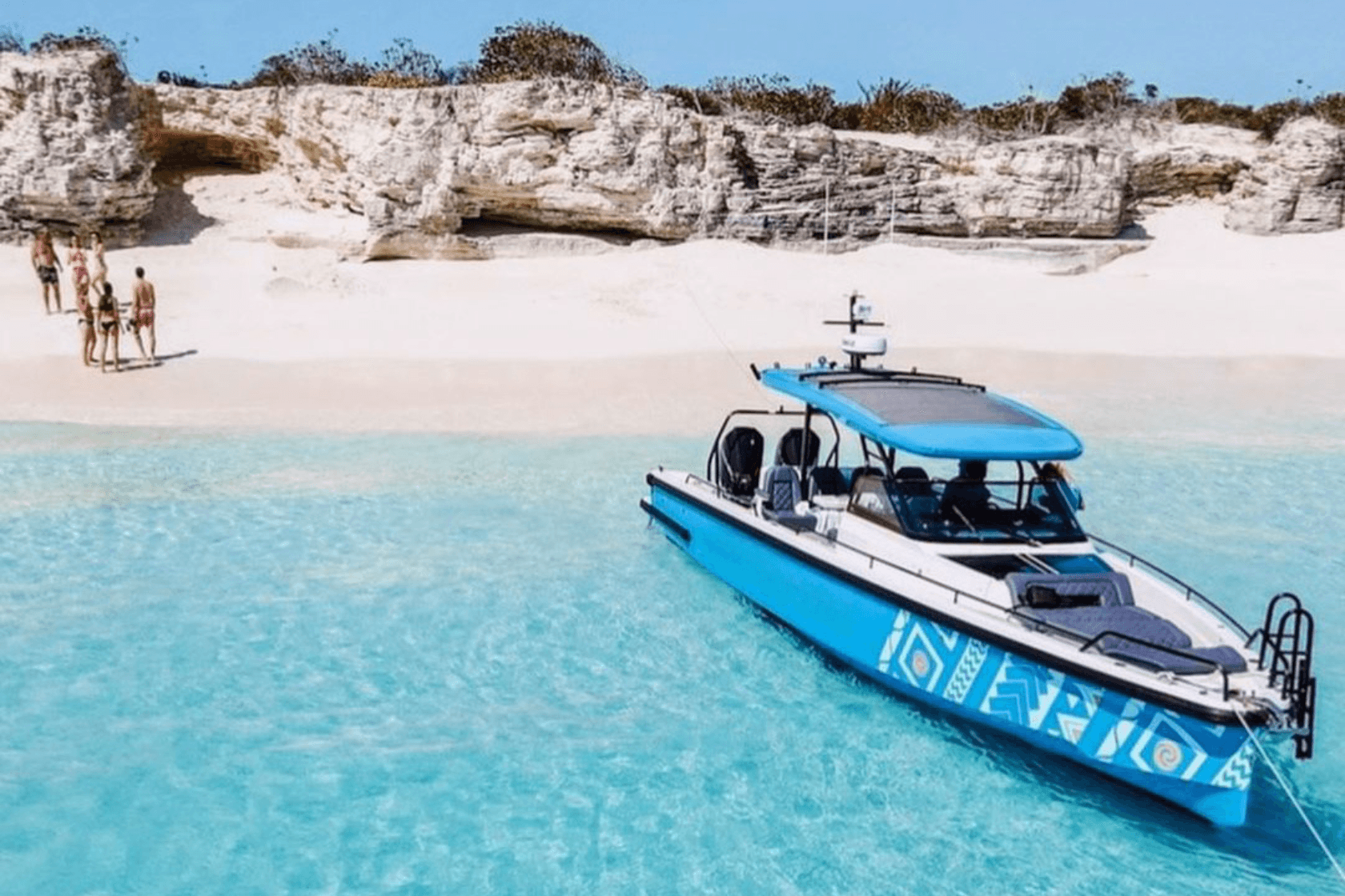 37ft Luxury Boat Charter in Turks and Caicos