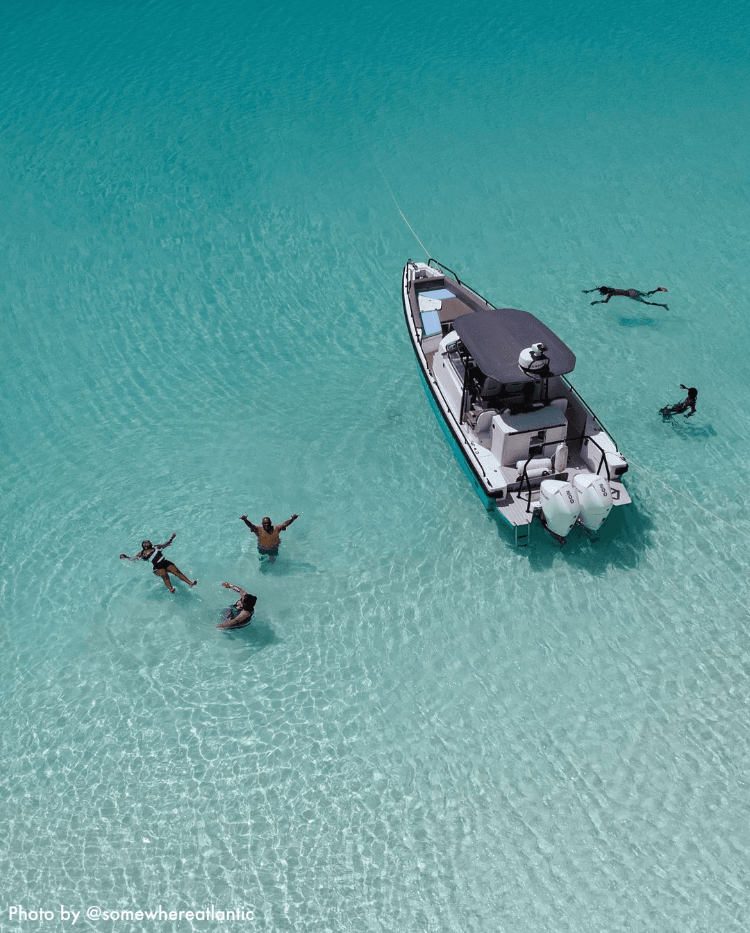 28ft Luxury Boat Charter — photo 2