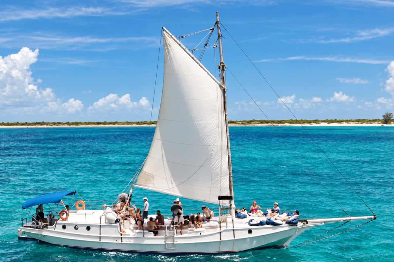 70ft Sailboat Charter in Turks and Caicos