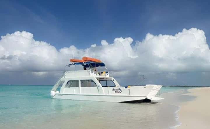 Adventure Boat XL Charter
